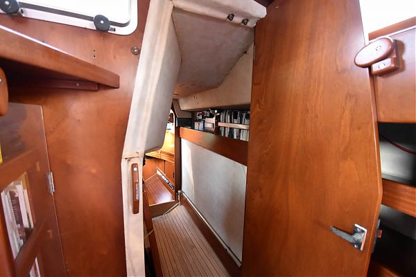 Aft Cabin - Hall